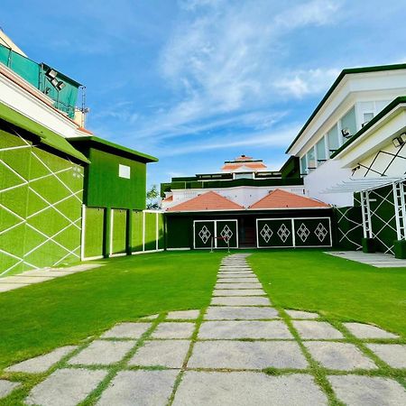 B8 Hotel Chennai Exterior photo